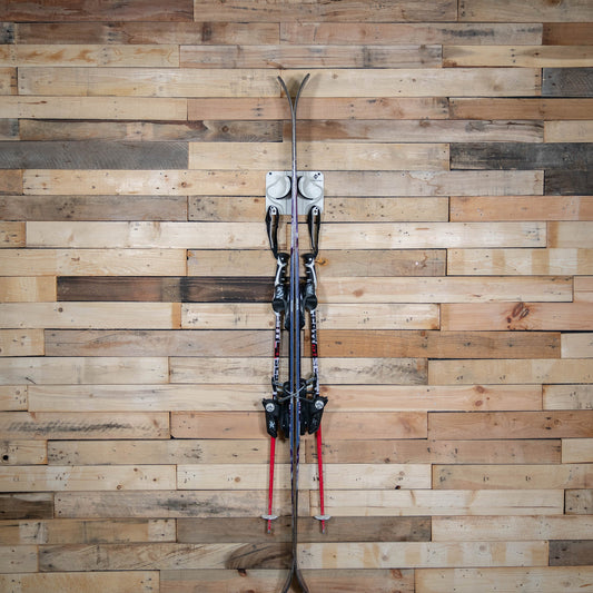 files/2white1skis.jpg-Goodwynn's