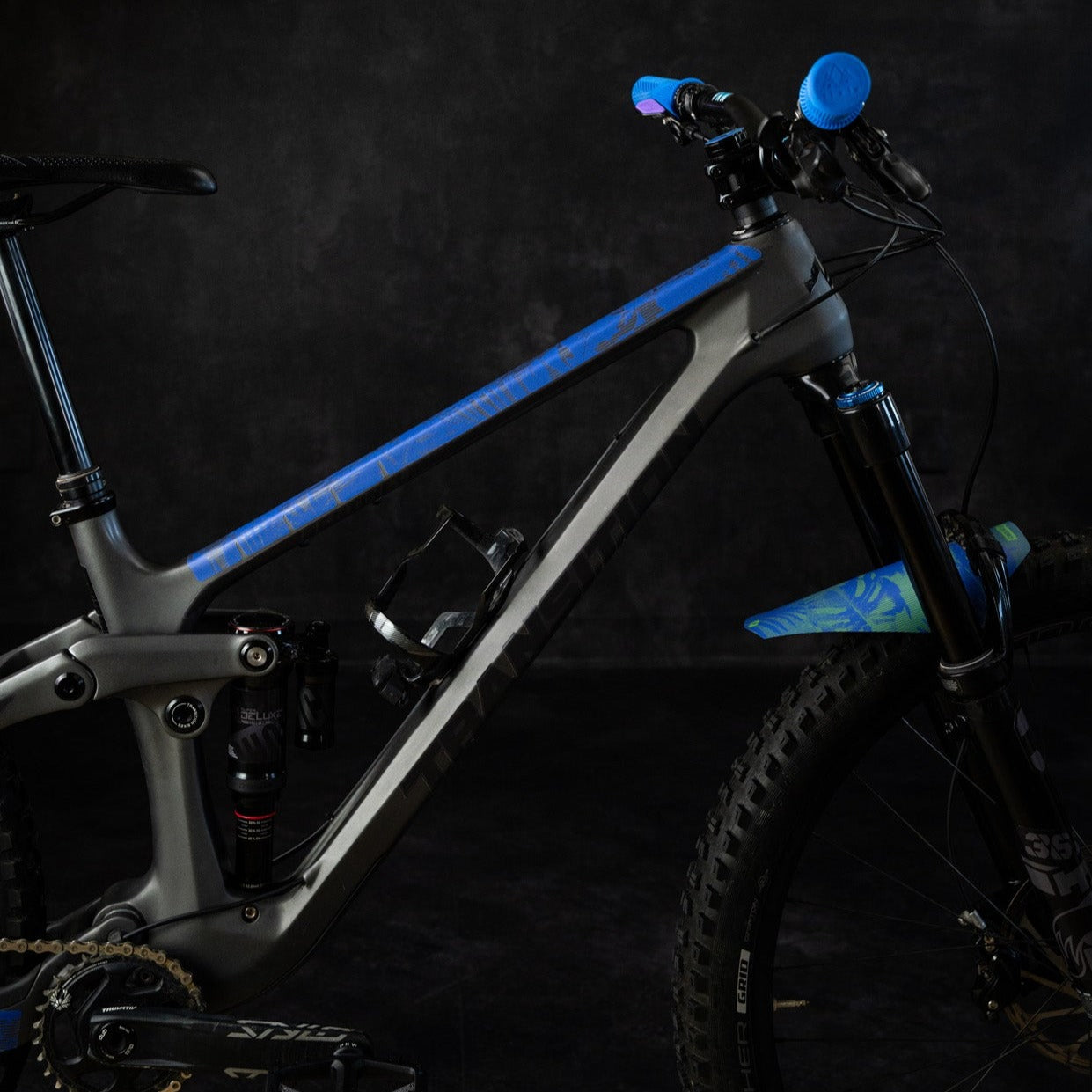 Tropical Glitch Frame Keeper with Unique Glitch Design and Durable Frame Material