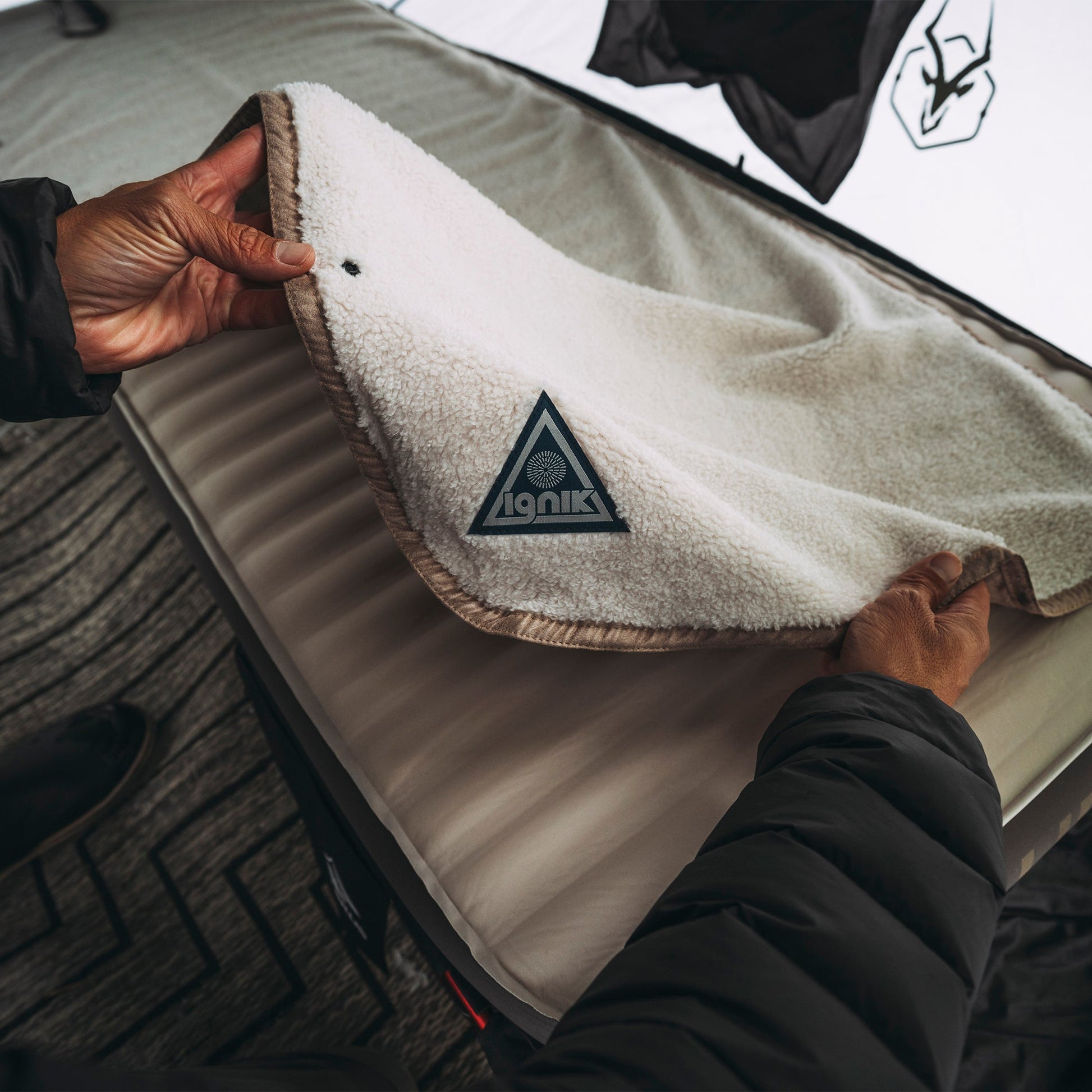 Flipside Heated Bed Cover Fleece-Goodwynn'sGoodwynn's