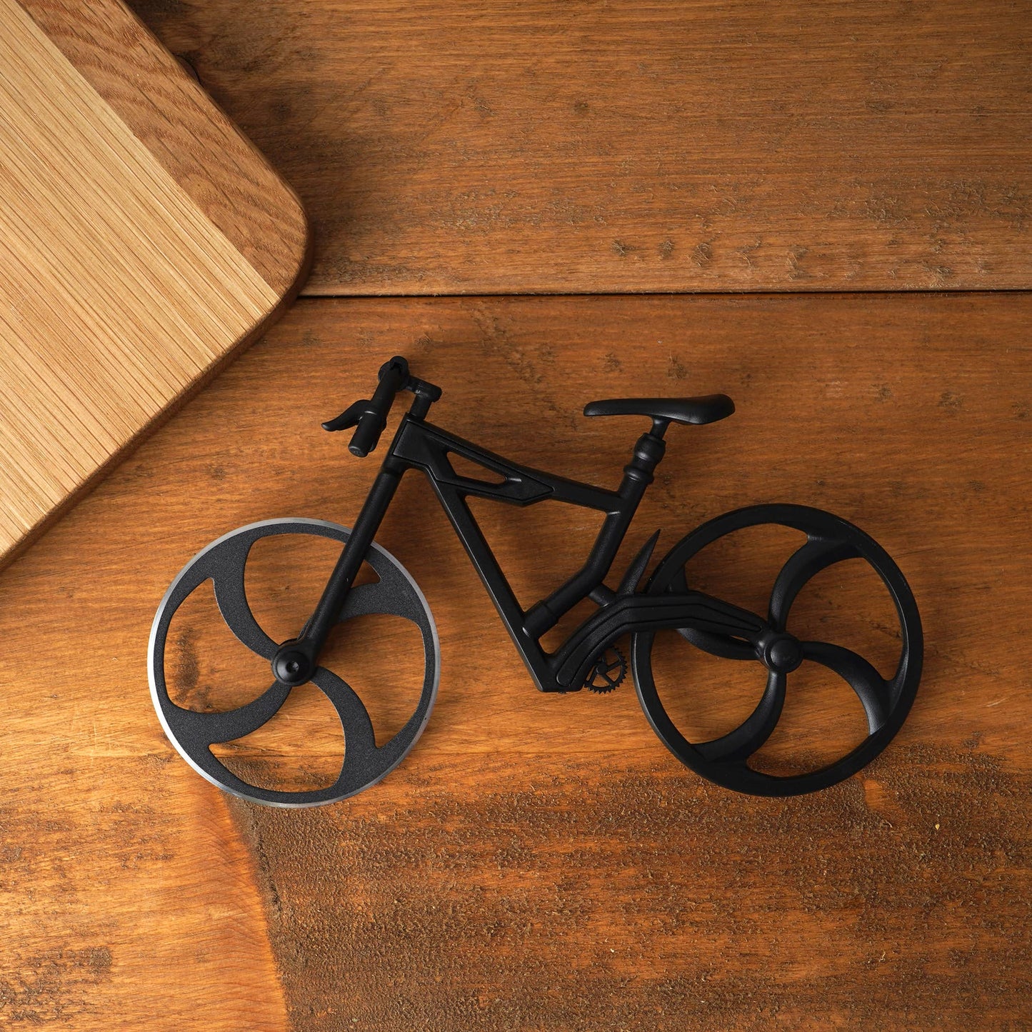 CGB Giftware - Dapper Chap 'King Of The Pizza' Bike Pizza Cutter