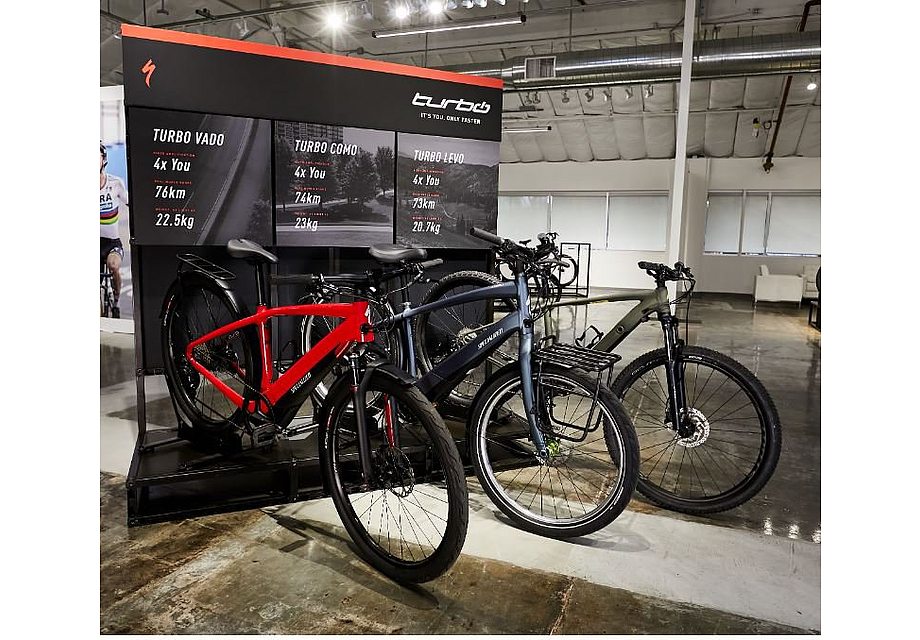 Specialized turbo 3-bike display retail display smoke 6’ l x 2’ w x 6’ h-Goodwynn'sGoodwynn's