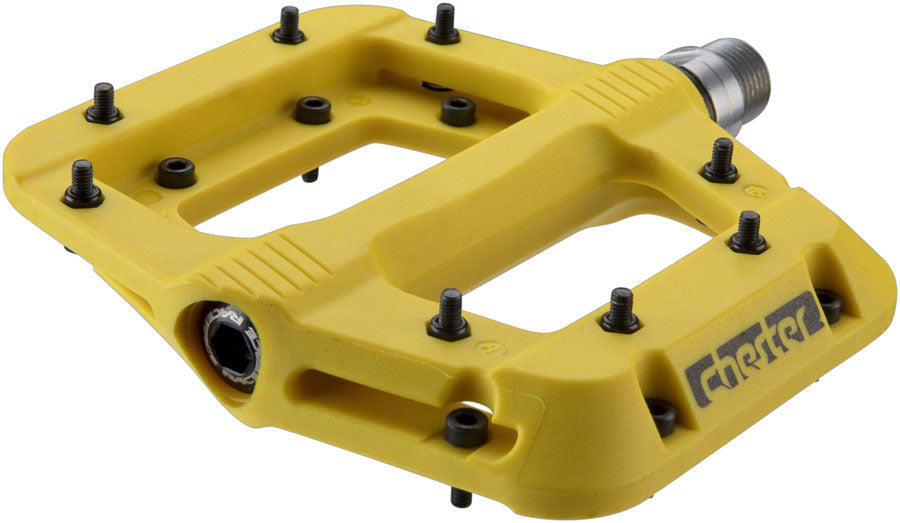 RaceFace Chester Pedals - Platform Composite 9/16" with Replaceable Pins
